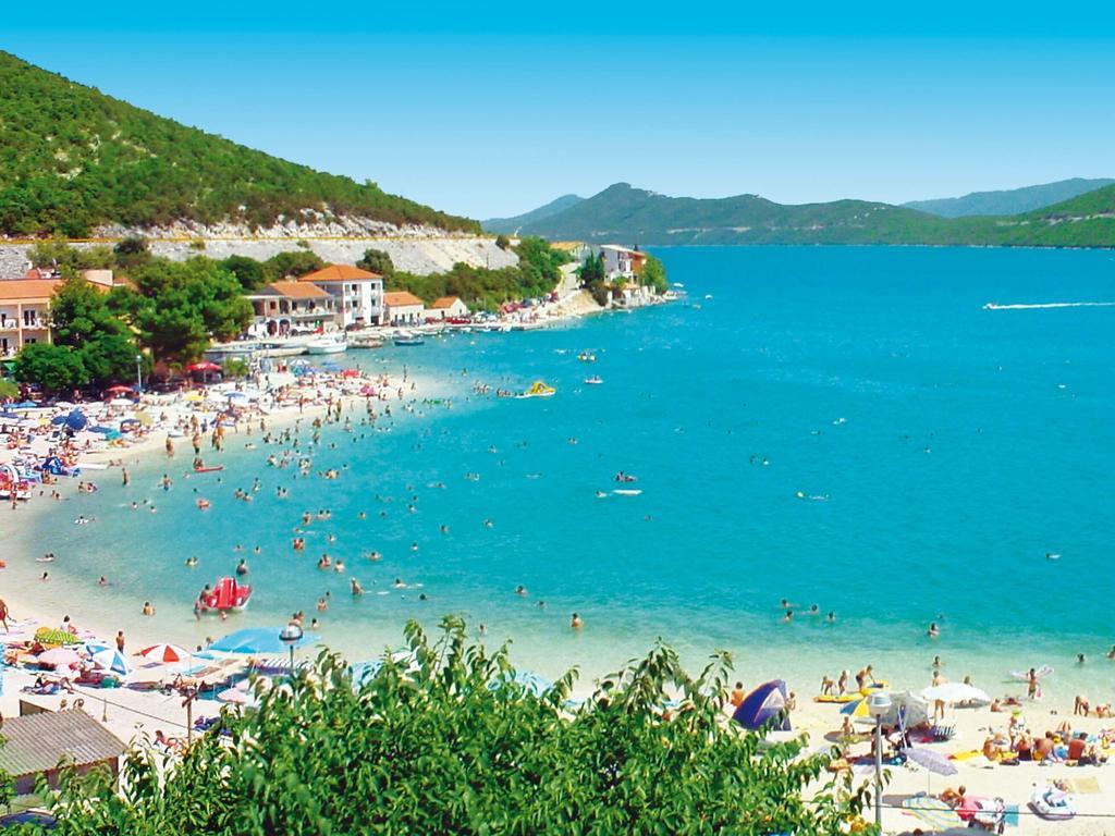 Guest House & Restaurant Adriatic Клек Екстериор снимка
