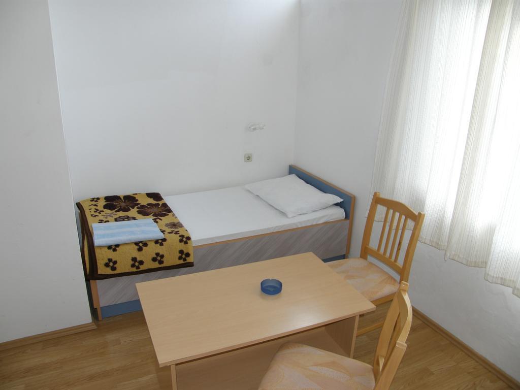 Guest House & Restaurant Adriatic Клек Екстериор снимка