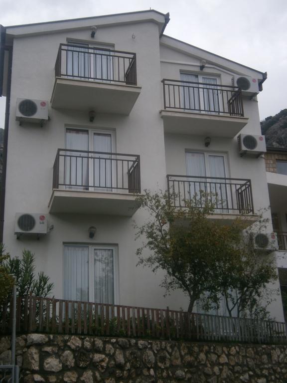 Guest House & Restaurant Adriatic Клек Екстериор снимка